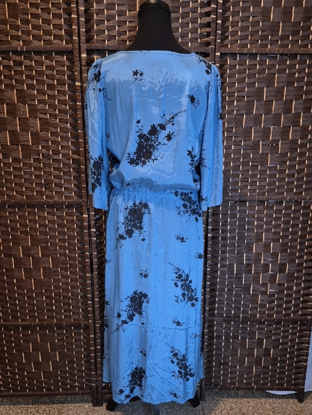 Blue Floral V-Neck Midi Dress - Picture 3 of 8